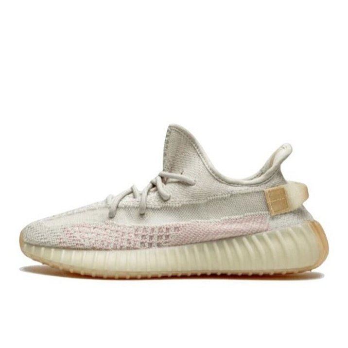 Adidas Yeezy Boost 350 V2 Light sneakers op witte achtergrond