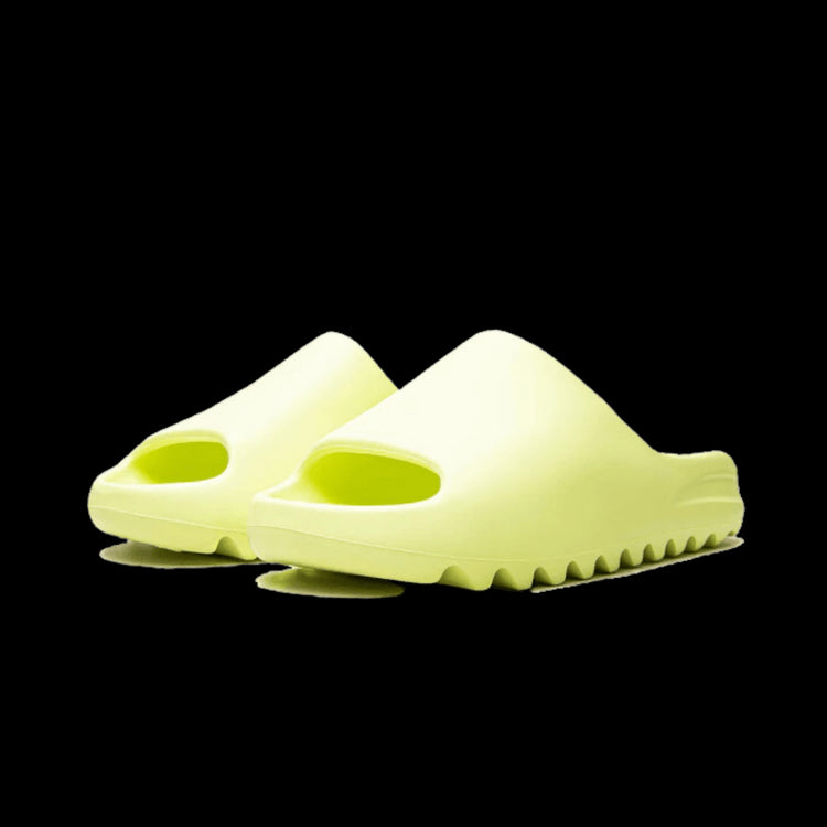 Adidas Yeezy Slide Glow Green (Restock Pair 2022)
Opvallende, glanssende groene slippers van Adidas.