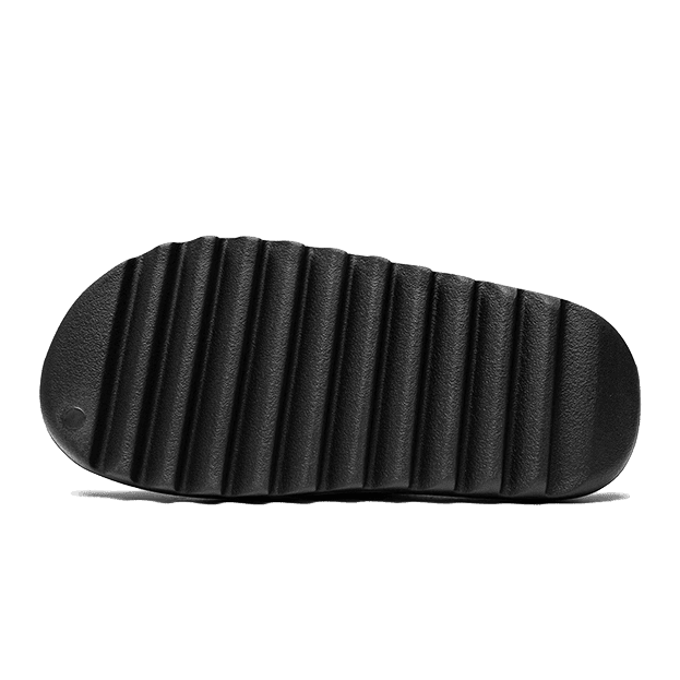 Zwarte Adidas Yeezy Slide Onyx slippers met een geribde rubberen zool