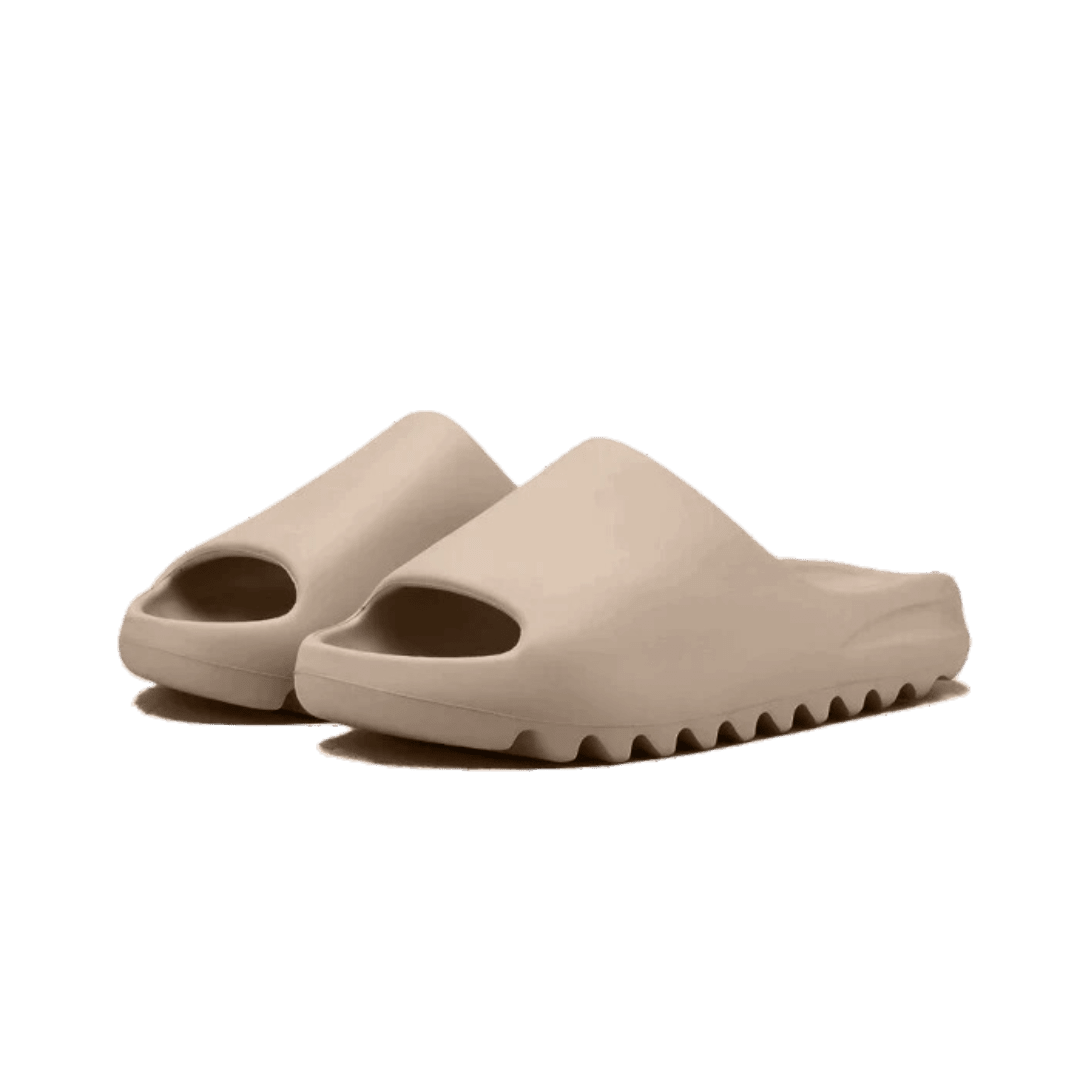 Comfortabele Adidas Yeezy Slide Pure (First Release) sandalen in beige met een solide rubberen zool, perfect voor elke gelegenheid.