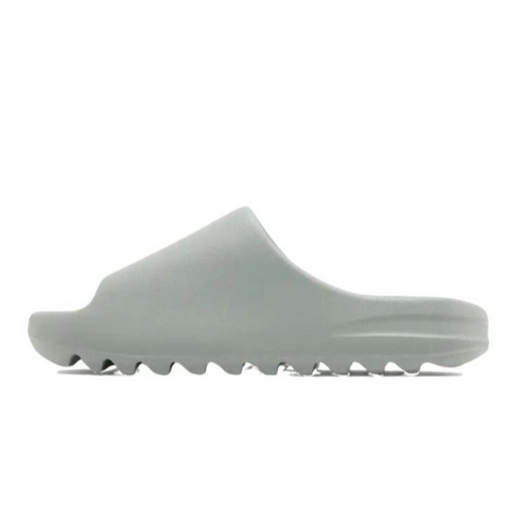 Grijze Adidas Yeezy Slide Salt sandalen, casual en comfortabel ontwerp met rubberen zool.
