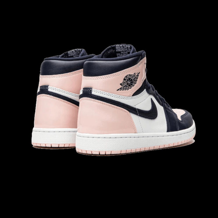 Nike Air Jordan 1 High OG Atmosphere (Bubble Gum) - Exclusieve sneakers met een roze bovenwerk en zwarte accenten. Stijlvolle sportschoenen voor jouw dagelijkse outfit.