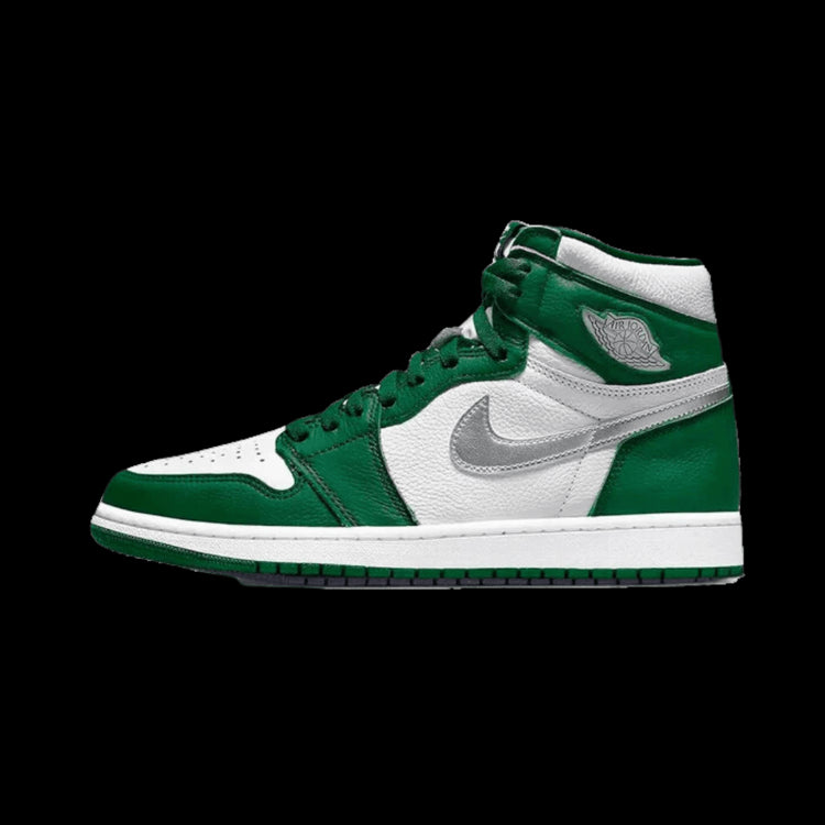 Exclusieve Nike Air Jordan 1 High OG sneakers in een chique groen-witte kleurcombi. Deze klassieke basketbalschoenen vormen de perfecte stijlvolle toevoeging aan elke garderobe. Met hoogwaardige materialen en een iconisch Swoosh-logo zijn dit de ideale schoenen om jouw stijl naar een hoger niveau te tillen.