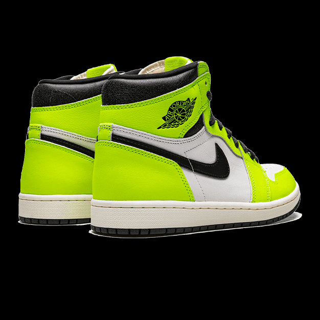 Neon groene Air Jordan 1 High OG Visionaire sneakers op een lichtgrijze achtergrond