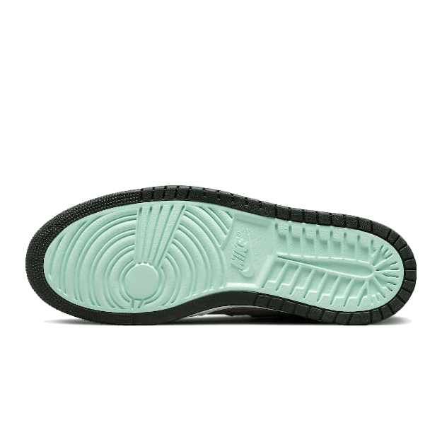 Exclusieve Nike Air Jordan 1 High Zoom Air CMFT sneakers in Fossil Stone-kleur, met geribbeld zool-ontwerp en elegante stijl.