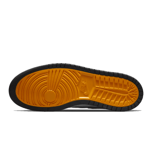 Oranje sneakerzool met een structureel patroon, geschikt voor casual of sportieve stijl bij de Air Jordan 1 High Zoom Air CMFT Multi-Color sneaker van het merk Nike.