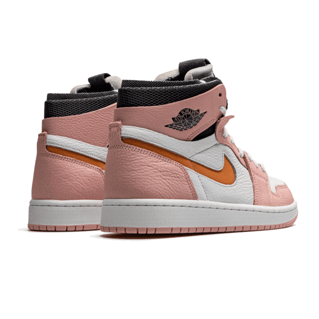 Roze, grijze en oranje sneakers Nike Air Jordan 1 High Zoom Air CMFT met kenmerkend Swoosh-logo en rubberen zolen. Exclusieve sneakers om je stijl mee op te fleuren.