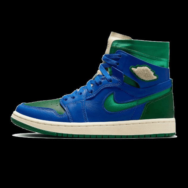 Blauwe en groene sneaker van het merk Nike met extra hoge schacht en opvallende esthetiek. Dit model draagt de naam 'Air Jordan 1 High Zoom CMFT Califia Aleali May' en maakt deel uit van een exclusieve samenwerking.