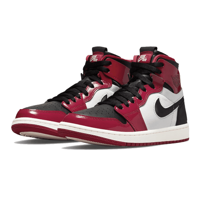 Rode Nike Air Jordan 1 High Zoom CMFT Patent sneakers tegen een effen groene achtergrond geplaatst