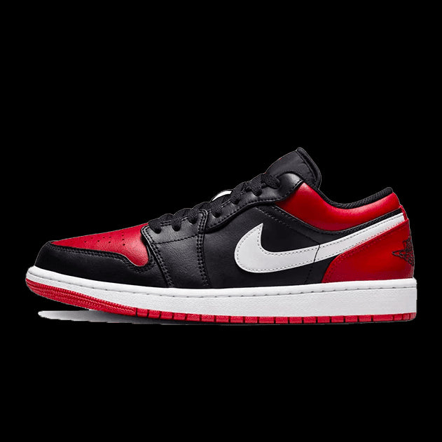 Elegante sneakers Air Jordan 1 Low Alternate Bred Toe in zwart en rood met opvallende details. Het klassieke silhouet en de premium materialen maken deze schoen tot een stijlvolle eyecatcher voor elke fashionista.