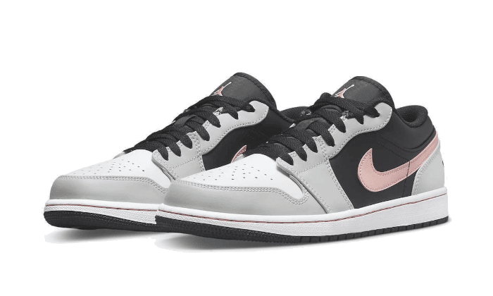 Exclusieve Nike Air Jordan 1 Low sneakers met een zwart-grijs-roze kleurstelling. Deze elegante schoenen hebben een goed ondersteunende pasvorm en een duurzame rubberen zool voor optimaal comfort.