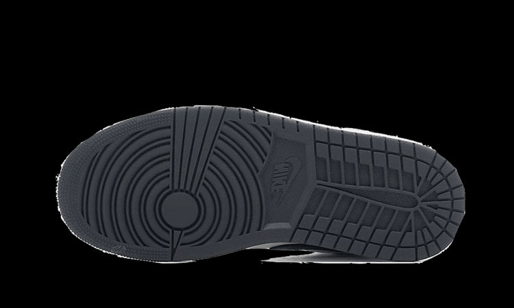 Zool van Nike Air Jordan 1 Low Dark Grey sneaker met stijlvolle grijze tinten en een duurzame rubberen constructie voor optimaal comfort en grip.