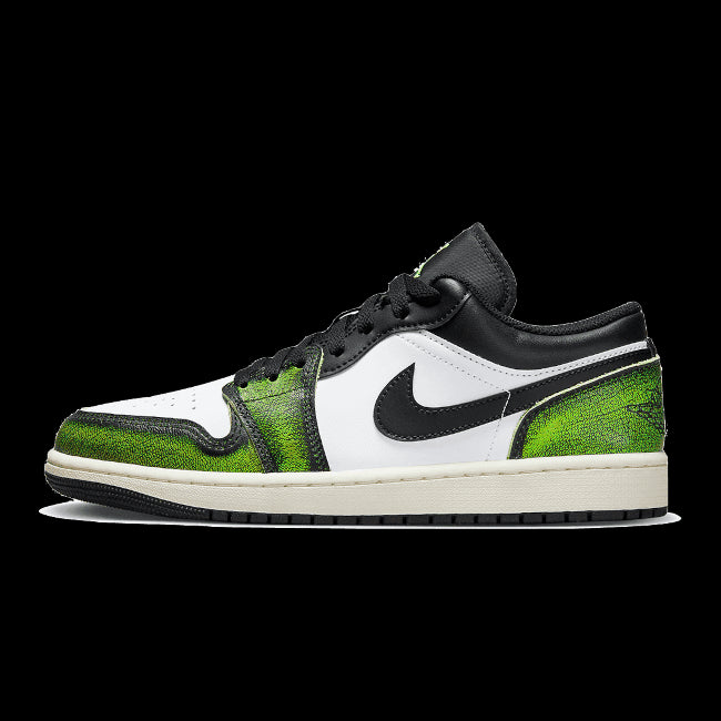 Moderne Nike Air Jordan 1 Low sneakers in felle elektrische groene kleur met zwart-witte details voor de ultieme stijlvolle look.