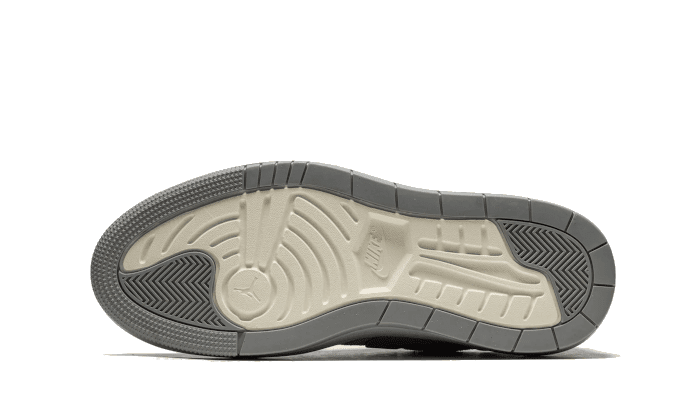 Stijlvolle Air Jordan 1 Low Elevate Stealth sneakers van Nike, met een grijze zool en ribbelpatroon voor extra grip.