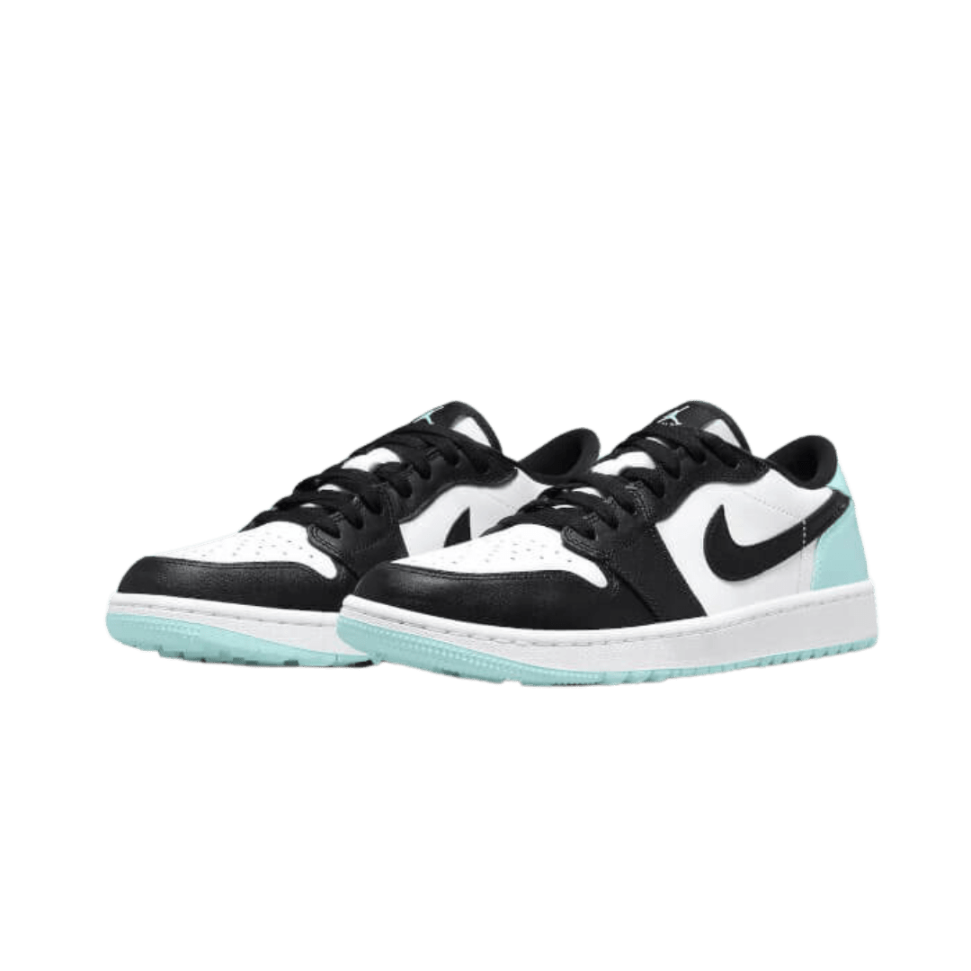 Elegante golfschoenen van Nike: Air Jordan 1 Low Golf Copa in zwart-wit. Deze comfortabele sneakers met kenmerkende Swoosh-logo zijn ideaal voor de baan.