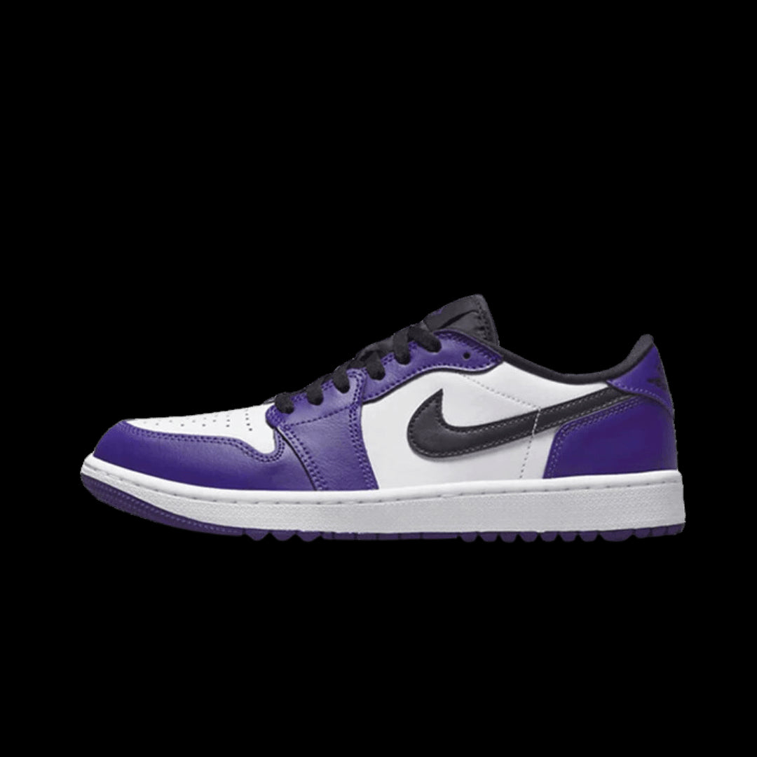 Stijlvolle Nike Air Jordan 1 Low Golf Court Purple sneakers op groen oppervlak