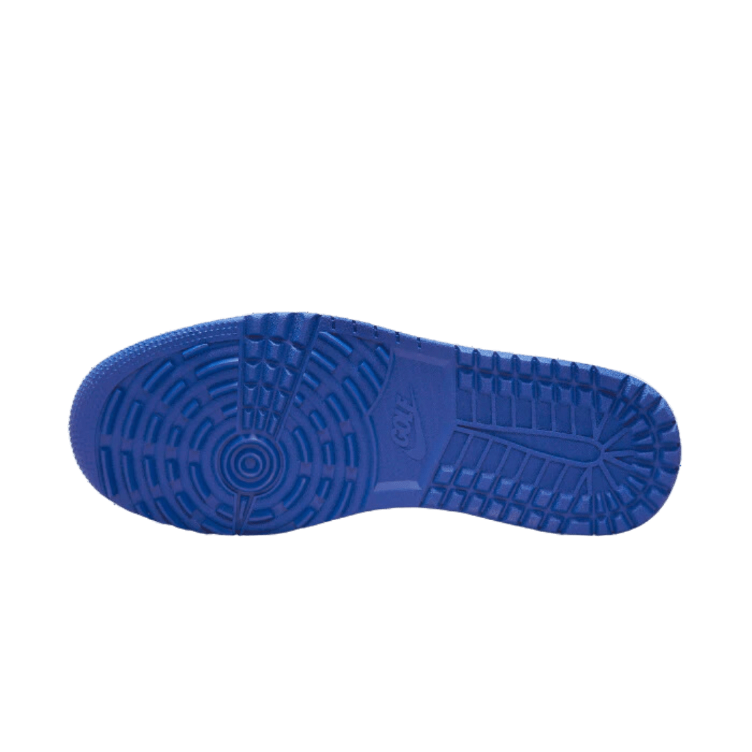 Blauwe Air Jordan 1 Low Golf Royal Toe sneakers met een opvallend patroon op de rubberen zool.