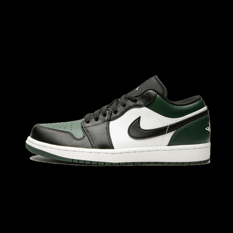 Elegante Nike Air Jordan 1 Low Green Toe sneakers op groene achtergrond