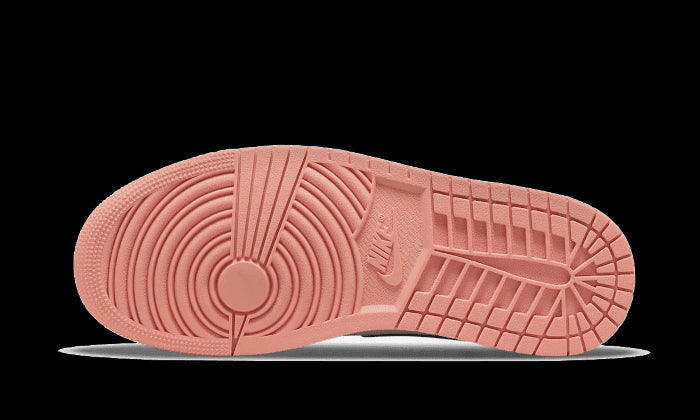 Nike Air Jordan 1 Low Light Madder Root sneakers met roze rubberen zool en opvallende reliëfpatroon