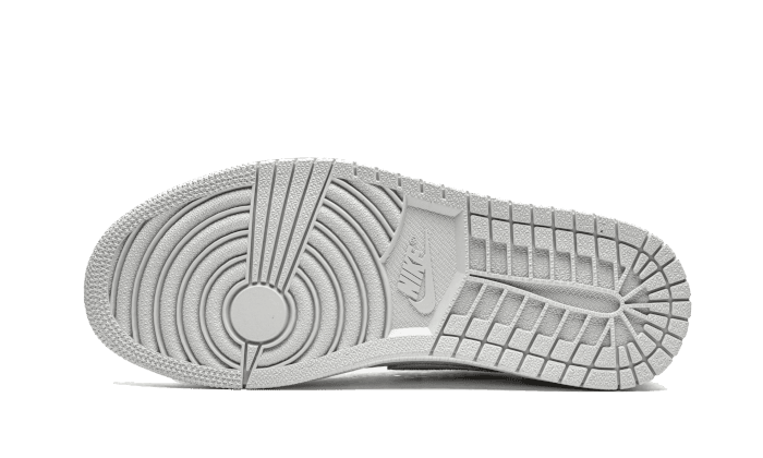 Grijze Air Jordan 1 Low OG sneakers met klassiek Nike-design