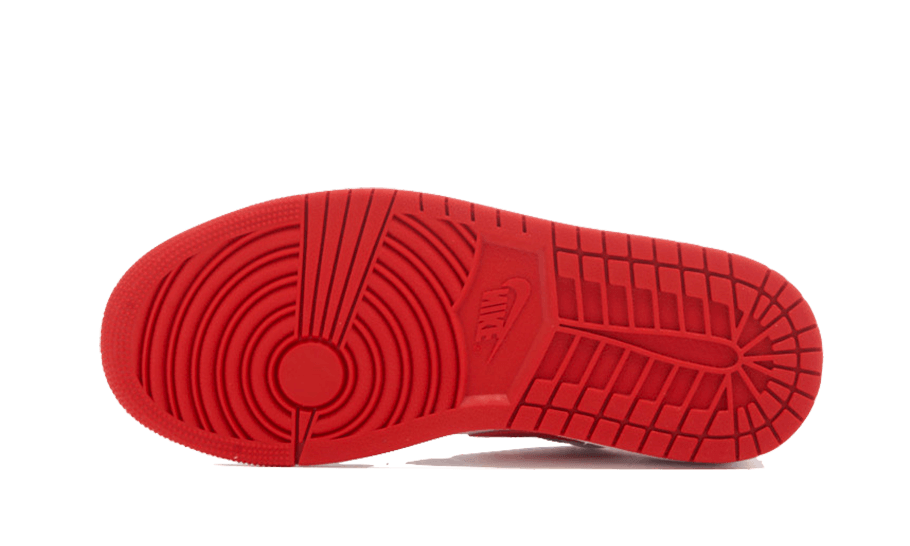 Rode Air Jordan 1 Low OG sneakers met een klassiek ontwerp en opvallende zool