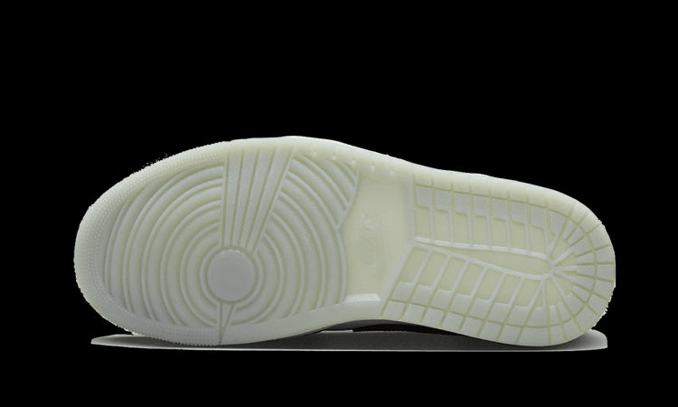 Exclusieve Nike Air Jordan 1 Low OG sneakers in stijlvol jaardraak ontwerp. Hoogwaardige materialen, flexibele zool en premium afwerking.