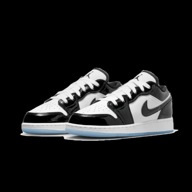 Comfortabele Air Jordan 1 Low SE Concord sneakers van Nike in zwart-wit kleurstelling op witte achtergrond