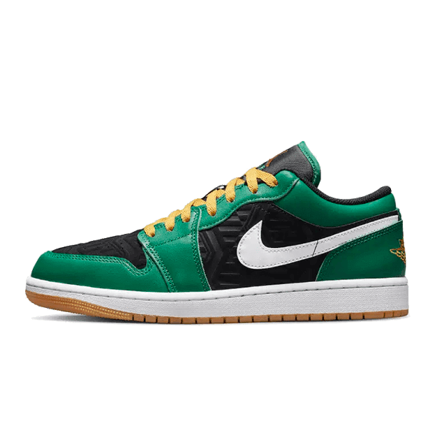 Groene en zwarte Nike Air Jordan 1 Low SE Holiday Special sneakers op een groene achtergrond