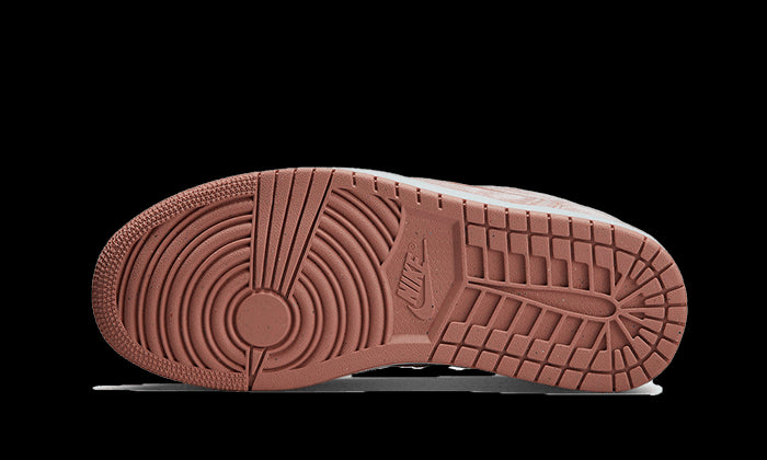 Roze fluwelen Air Jordan 1 Low SE sneakers met een klassieke zool in een trendy design