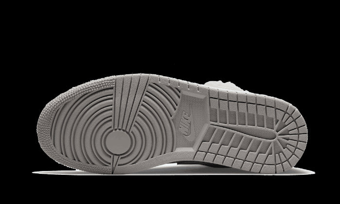 Gedetailleerd ontwerp van Nike Air Jordan 1 Low SE Sherpa Fleece sneaker, met opvallend profiel en hoogwaardige materialen voor comfortabele pasvorm.