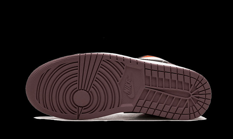 Mauve leren sneakers van Nike Air Jordan 1 Low SE Sky J collectie, prominente zool met opvallende structuur