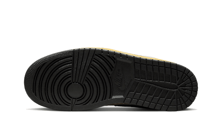 Nike Air Jordan 1 Low SE WRMK Sashiko Denim sneakers op groene achtergrond