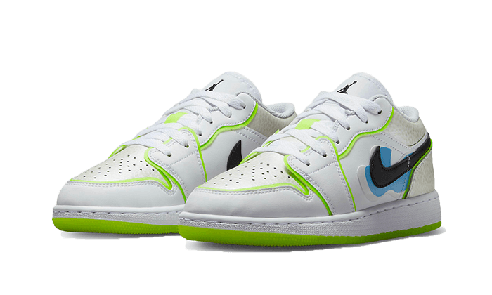 Klassieke Nike Air Jordan 1 Low SE Warped Swoosh sneakers met opvallend design en contrasterende kleurvlakken