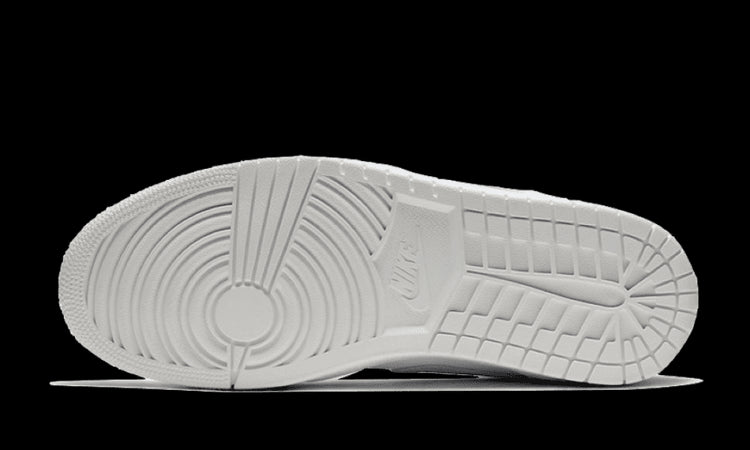 Exclusieve Nike Air Jordan 1 Low Sky Grey Paris sneakers op wit oppervlak
