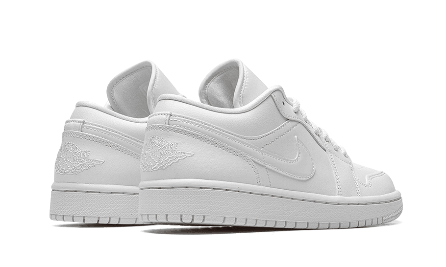 Witte Nike Air Jordan 1 Low sneakers met gladde, glanzende zool en opvallend Swoosh-logo