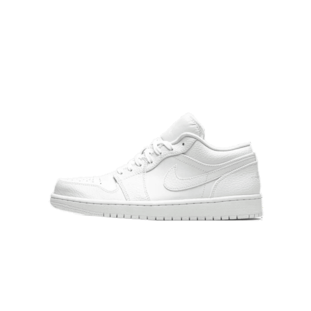 Klassieke witte Nike Air Jordan 1 Low sneakers met een effen, gestroomlijnde look voor een tijdloze en elegante stijl.