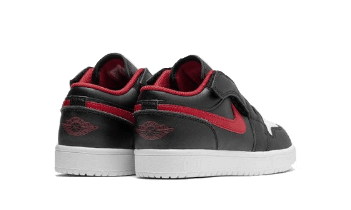 Air Jordan 1 Low White Toe Enfant (PS) - Stoere sneakers in zwart en rood ontworpen voor de allerkleinsten, met een hoogwaardige Nike-afwerking en een comfortabele pasvorm.