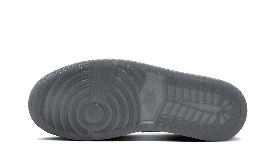 Grijze Nike Air Jordan 1 Low sneakers met een opvallend drakendesign, ontworpen voor het Jaar van de Draak in 2024. Deze exclusieve sneakers uit de Sole Central collectie zijn een must-have voor iedere sneakerliefhebber.