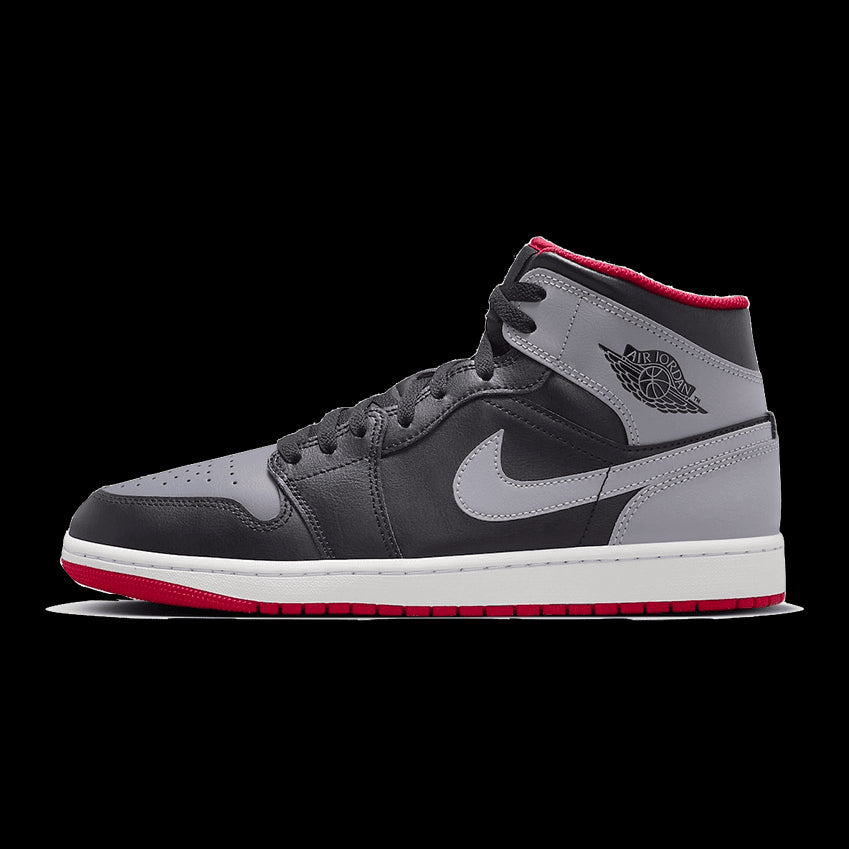 Trendy sneakers Nike Air Jordan 1 Mid in zwart, grijs en rood, geschikt voor veelzijdige dagelijkse outfits