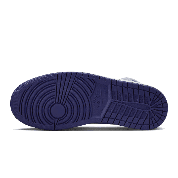 Blauwe Nike Air Jordan 1 Mid sneakers met een frisse en moderne blauwe kleurenschema op de zool en het bovenwerk.