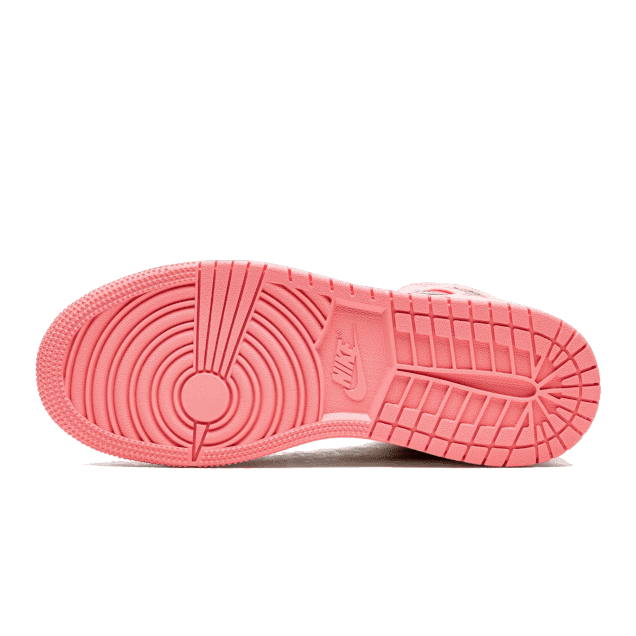 Roze Nike Air Jordan 1 Mid Coral Chalk sneakers met gedurfde en gestructureerde zool
