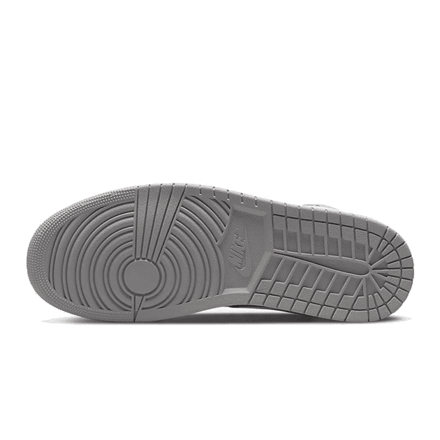Grijze Air Jordan 1 Mid sneakers met een elegante slangenhuidprint
