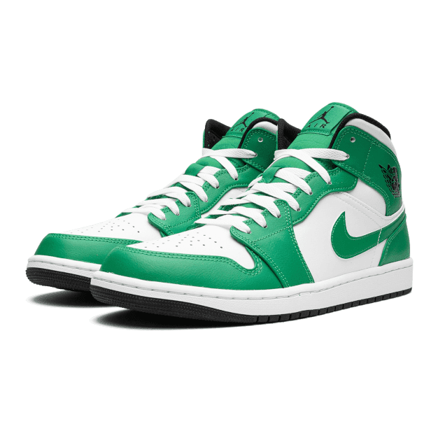 Groen-witte Nike Air Jordan 1 Mid Lucky Green sneakers, onderdeel van de populaire Air Jordan 1-lijn. Het stijlvolle ontwerp kenmerkt zich door zijn opvallende groene accenten en het klassieke silhouet. Deze sneakers zijn een musthave voor elke sneakerfan die op zoek is naar een unieke, eye-catching look.