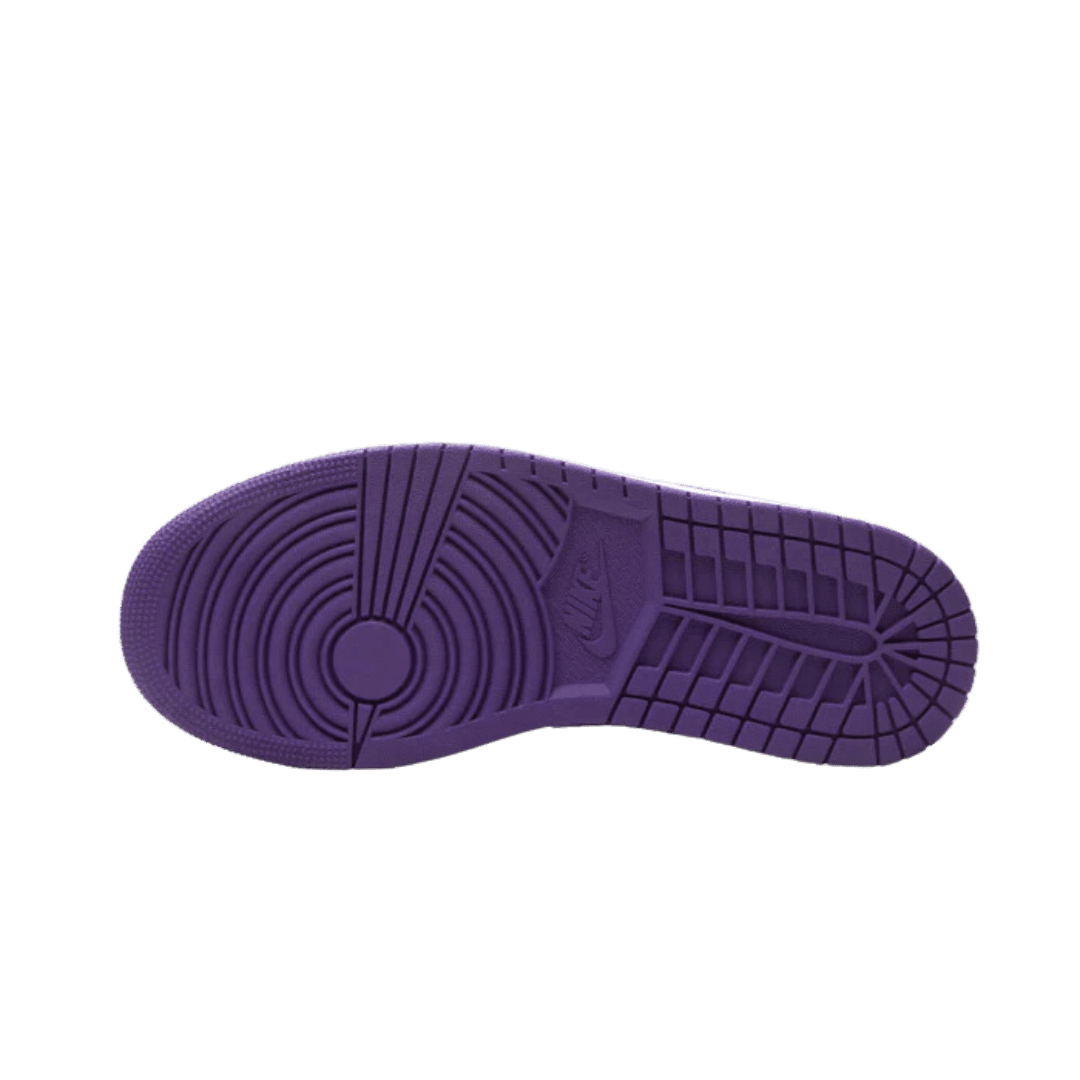 Nike Air Jordan 1 Mid SE Varsity Purple: Gekleurde leren sneakers met paars/lila zool en structuur patroon.