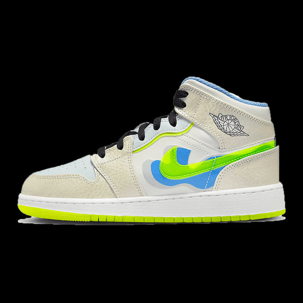 Klassieke Nike Air Jordan 1 Mid SE Warped Swoosh sneakers op groene achtergrond