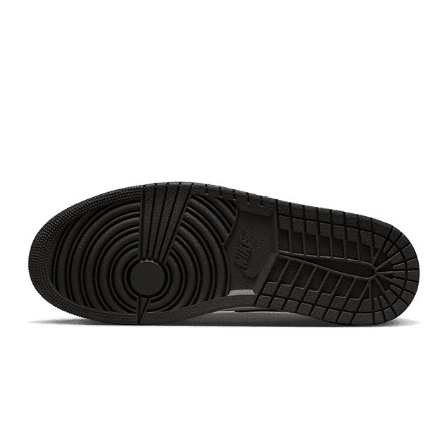 Zwarte Air Jordan 1 Mid SE Wear-Away Chicago sneakers op groene achtergrond