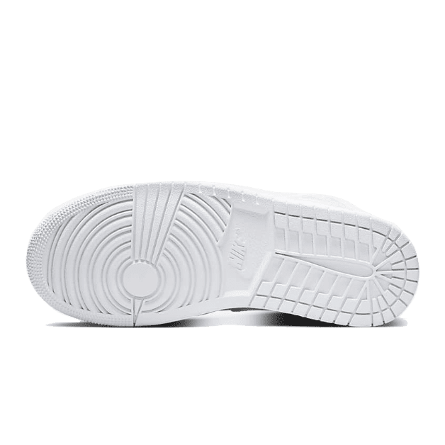 Witte Air Jordan 1 Mid sneakers met een opvallende patent Swoosh