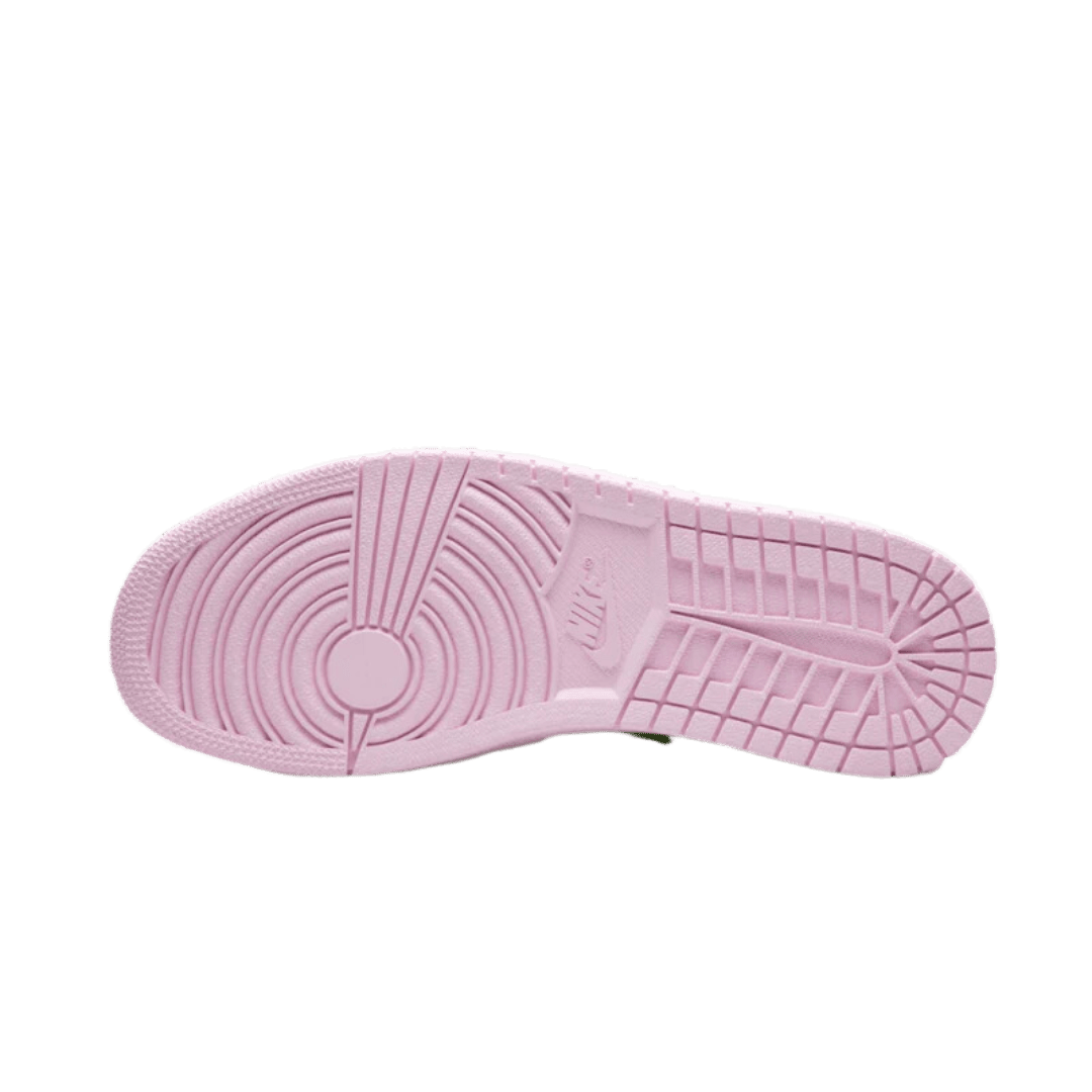 Roze sneaker met ribstructuur detail op de zool, getextureerde rubberen zool van Nike Air Jordan 1 Retro High J. Balvin model.