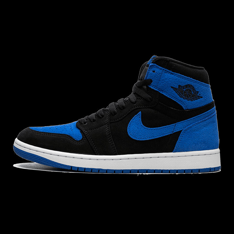 Exclusieve Nike Air Jordan 1 Retro High OG sneakers in een opvallende blauwe en zwarte colorway op een groene achtergrond
