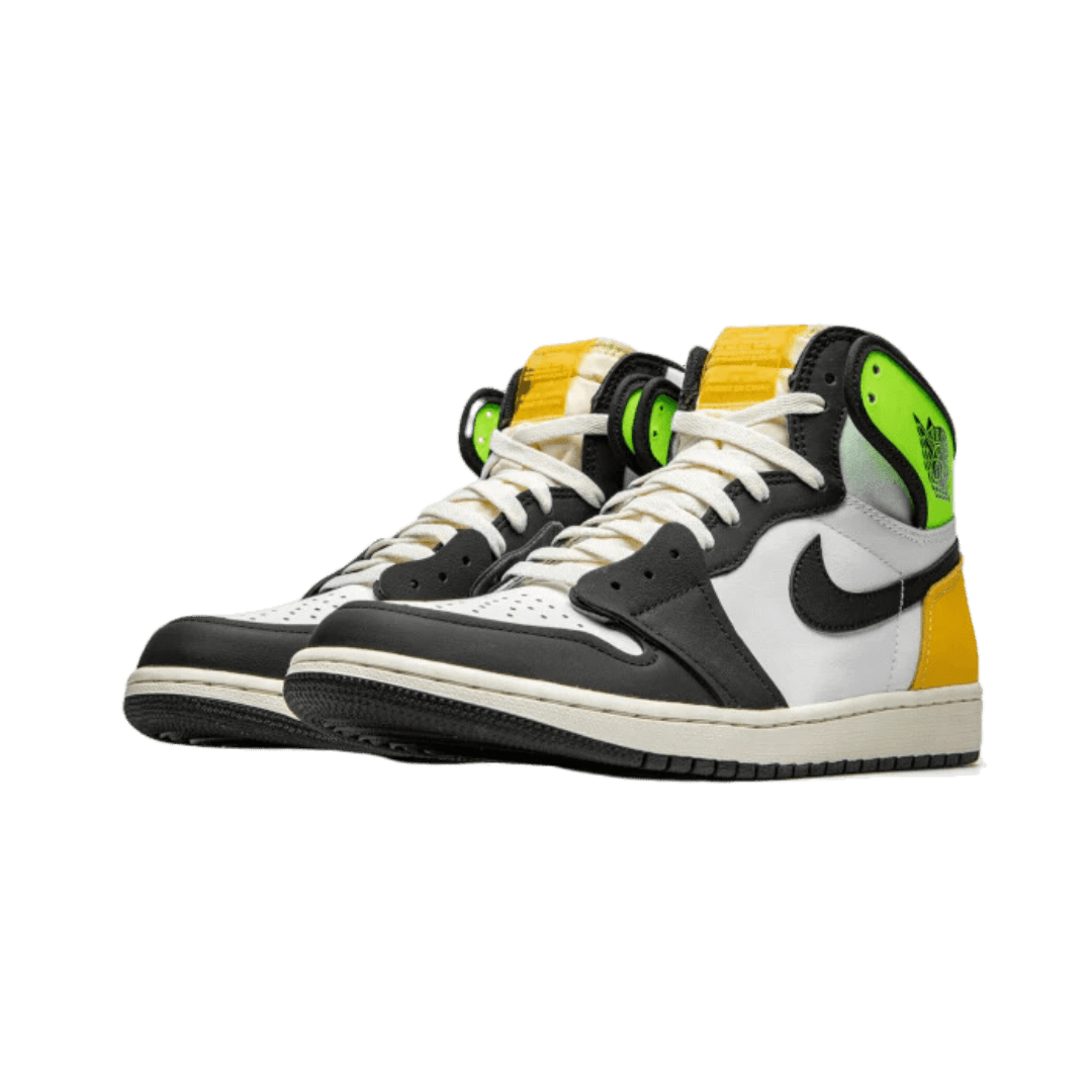 Exclusieve Nike Air Jordan 1 Retro High OG Volt Gold sneakers met contrasterende zwart-witte kleuren en opvallende gele accenten